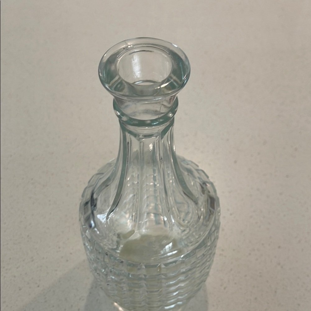 Elegant White Geometric Bar Decanter - Picture 3 of 4